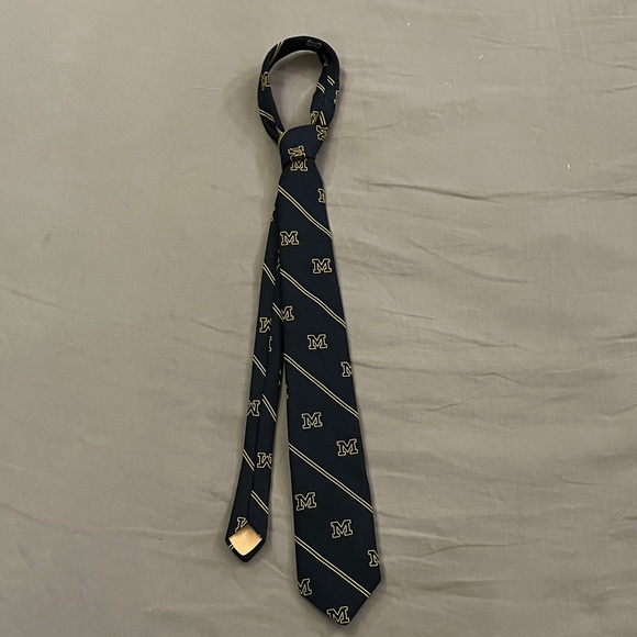 University of Michigan men's necktie - Picture 1 of 4